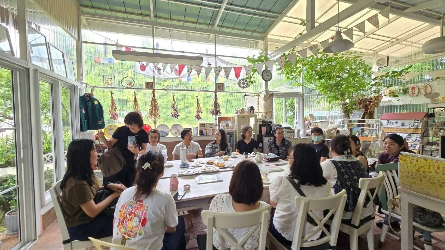 A class in session at the Country Hobby studio